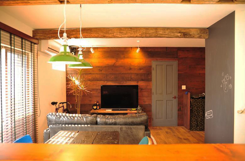 ワックスを塗ったり、オイル仕上げにしたい場合は、ブリーチ処理をすることで、さらに綺麗な色を表現することが可能。