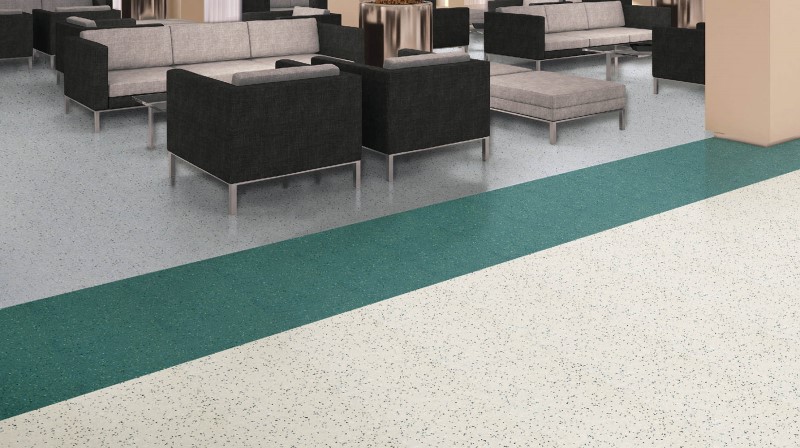 タフレイドプラス　
－ノンワックス高耐久シート－
ワックスメンテナンスが不要な
超防汚性シート。
高耐久ＵＶコーティングと
インレイド構造で
重歩行箇所に最適です。