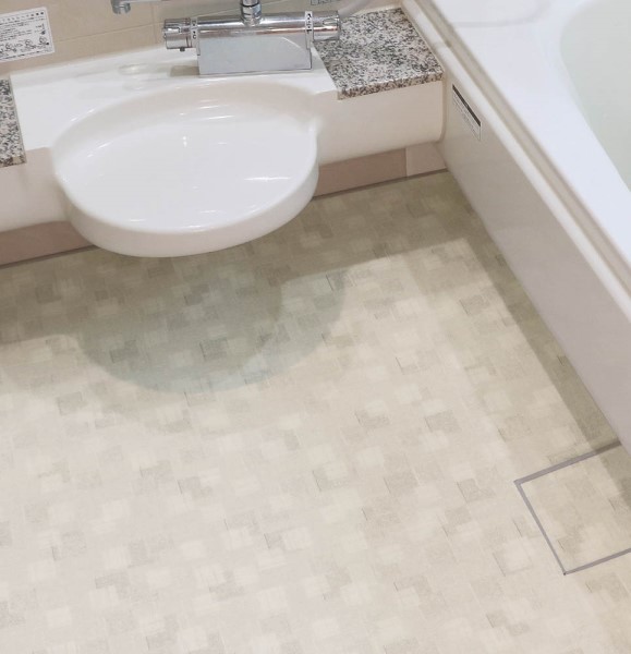 あんからプラス　
－防滑シート 浴室用－
あんからプラスは
衝撃吸収性、防滑性に優れており
浴室（リフォーム）におすすめです。
