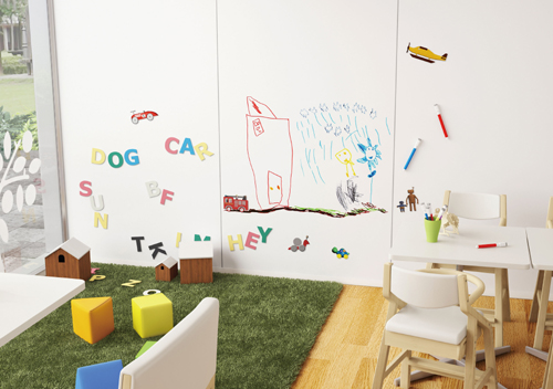 壁一面、子どもが夢中になるキッズスペースに。 ホワイトボードマーカーで書き消しもでき、マグネットもくっつく。