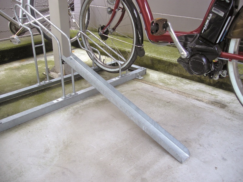 高いレールへ自転車を載せやすくするガイドレール（オプション）