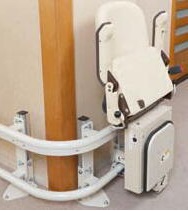 ローラ・ギア・ラック方式の採用により、スロースタート・スローストップ。