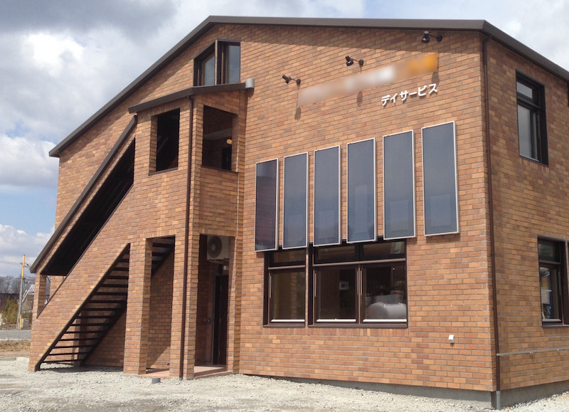 高齢者施設・学校・工場・倉庫 太陽と熱交換した暖かい換気で、大人数の空間でも新鮮な空気の状態に保ち暖房エネルギーを削減する。