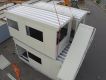 屋根部分の連棟カバーは地上で取り付ける仕様。屋根に登る作業、親綱を使用するような高所作業が不要。その他の連結作業は全て屋内側から行うため、安全に作業を行うことができる。