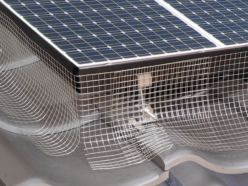 伸縮金具とフェンス設置イメージ