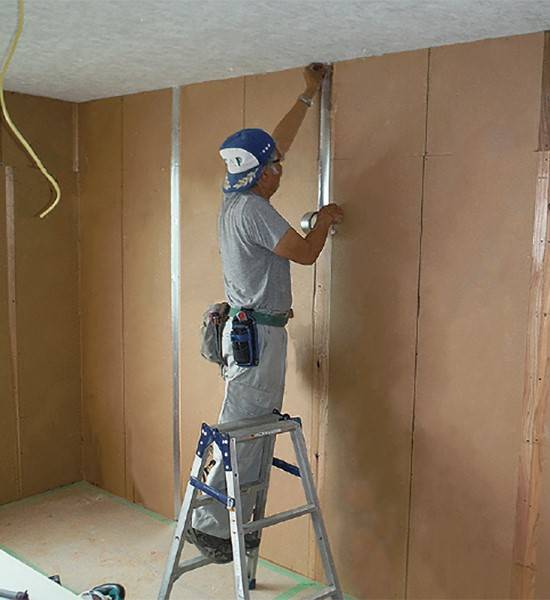 パネル幅910mmで長さが1,820mmと2,000mmの2サイズあるため、現場に応じて縦張り・横張り施工が可能。