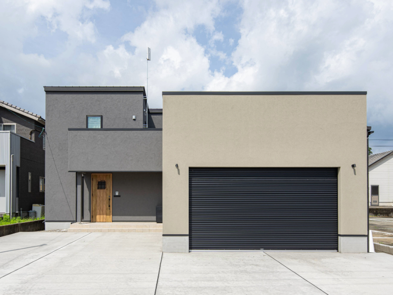 ナノ親水効果によるセルフクリーニングで、従来のコート材をかけることなく、雨水などの自然の力で汚れを落とし、きれいな状態を保つ。
