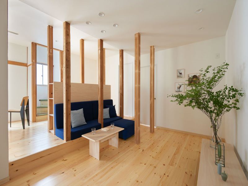 ＜施工例：北欧パイン　無塗装品＞
白色系のフローリングで明るくすっきりとまとまる