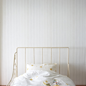 グラデーションストライプ/MCR105
コンセプトは「木を連想させるようなプリントは手刷り版画によるデザイン」。
”さり気なくおしゃれ感を出したい”空間に効果的。