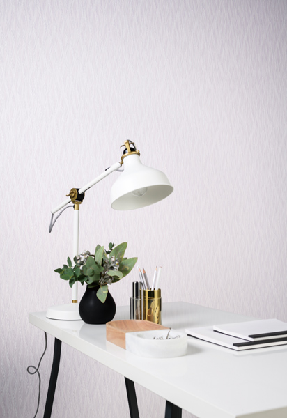 Aqua-アクア-/FAM1925～FAM1927
コンセプトは「水滴を思わせる清涼感のあるドロップ柄」。
”大人可愛いフェミニンスタイル”の居室や水回りに最適