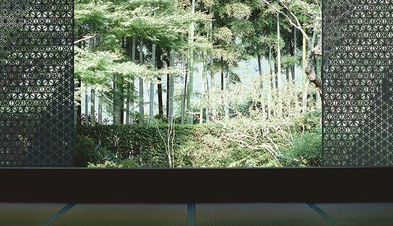 ・MDF・合板・集成材・ケイ酸カルシウム板・アルミ・スチール等
※次の素材は加工不可：銅・塩ビ

・最大4×8サイズまで、3×8、3×6、3×3などの付け合わせ製作も可能。
（※材料厚み40mmまで）