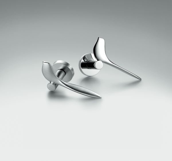 日本人デザイナーTomo Kimuraによるデザイン。