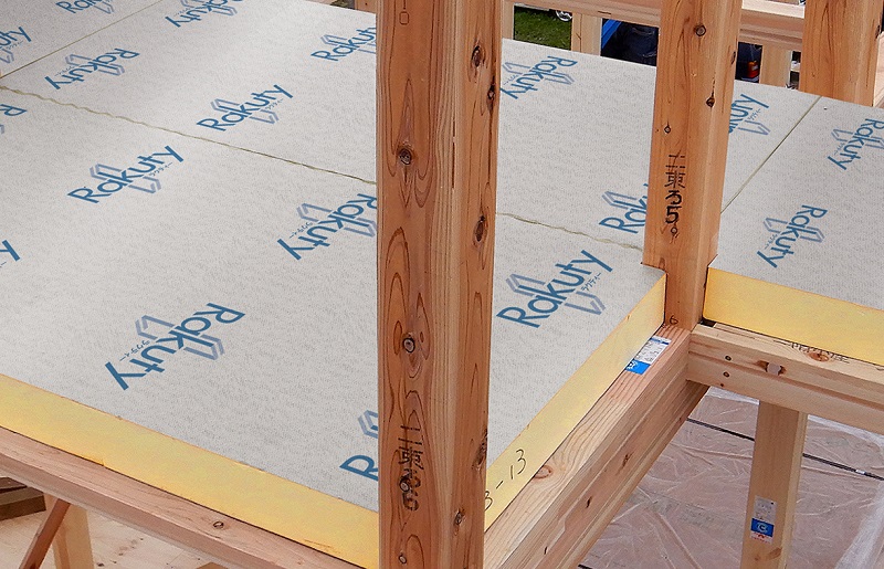 プレカット図に合わせて、束欠き加工。