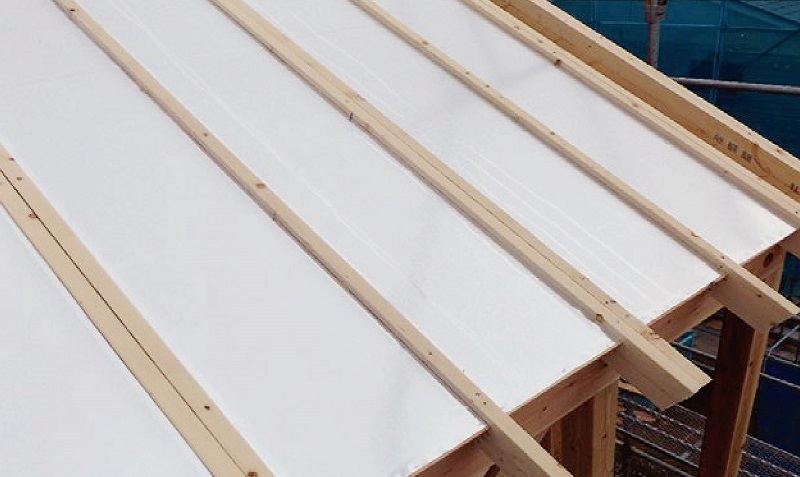 建物形状に合わせたパネルにより、工期短縮が可能。