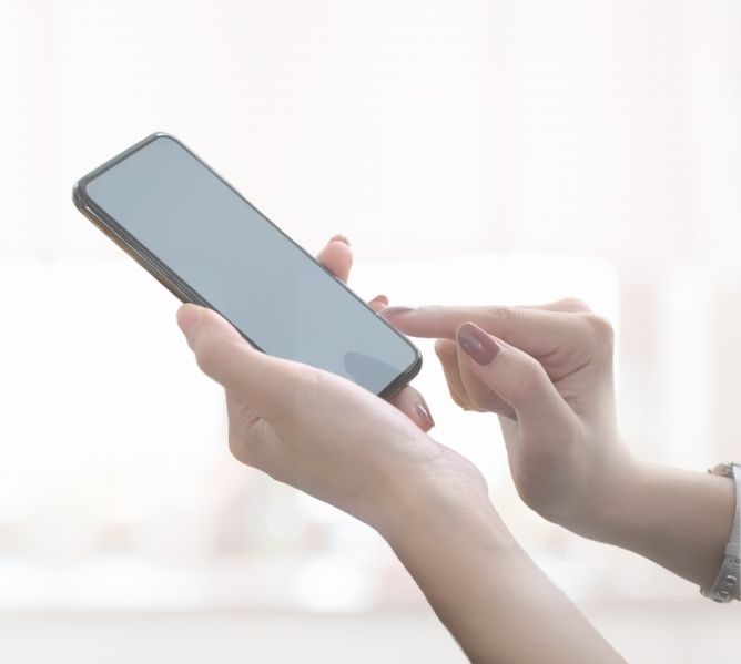 携帯を使ってアプリで簡単に気密測定できる。測定結果はスクリーンショットで簡単に写真共有できるため便利である。