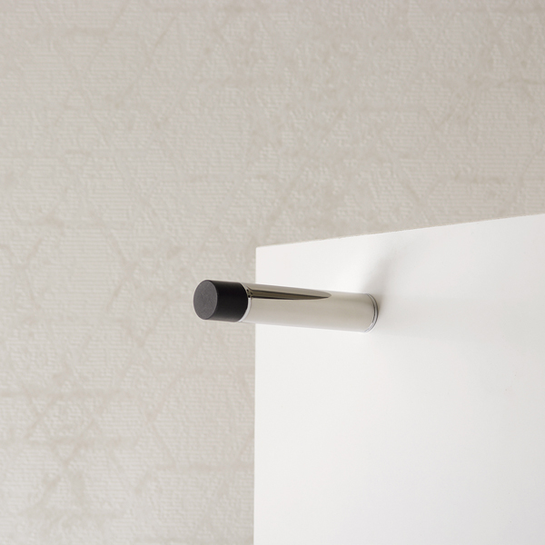 凹凸のないスッキリとしたミニマルな形状。空間の雰囲気をそこなわない収まりの良いスマートなデザインに。